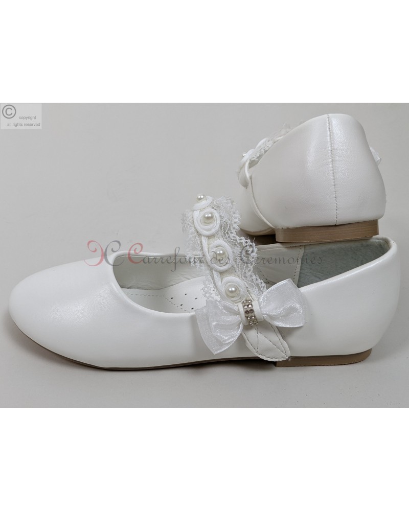 Chaussures Ecru Decorees pour Enfants Laniere de Perles