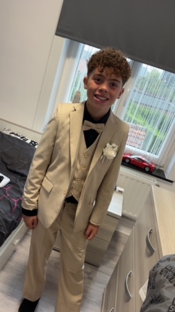 costume beige arthur